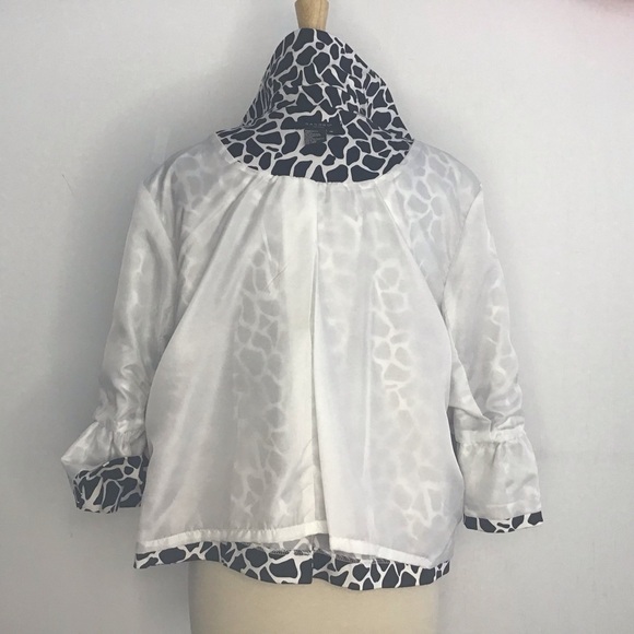 Sandro Sportswear Black/white giraffe print bell sleeve crop, swing Jacket 1X. - Picture 9 of 13